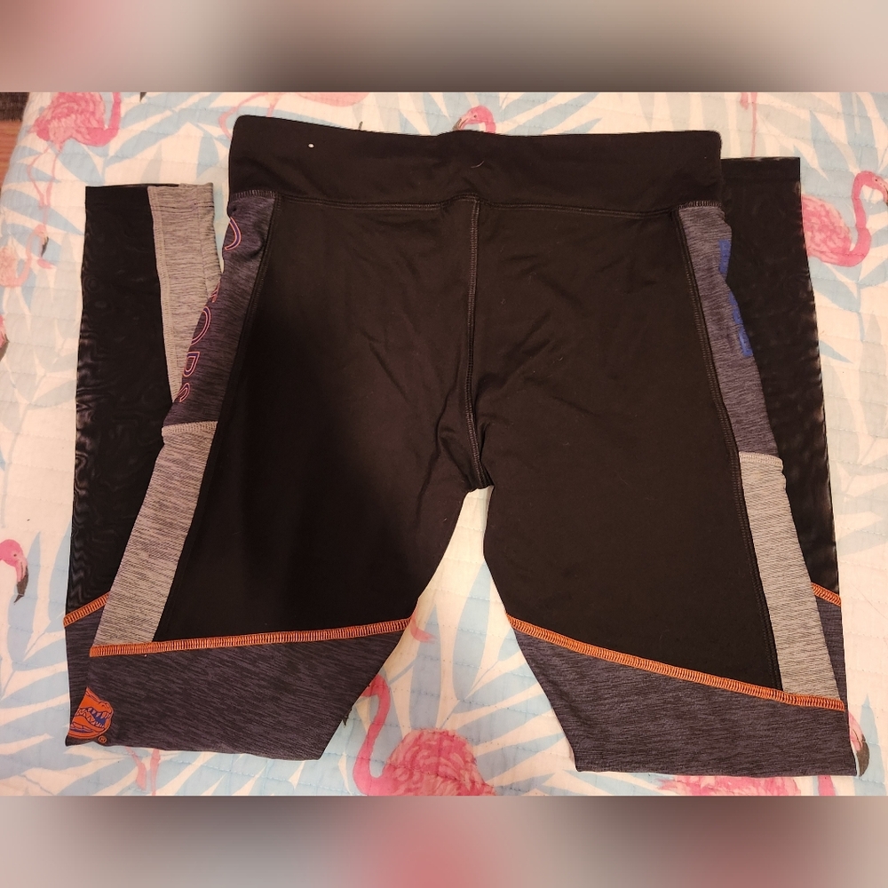 VS Pink ultimate gators leggings